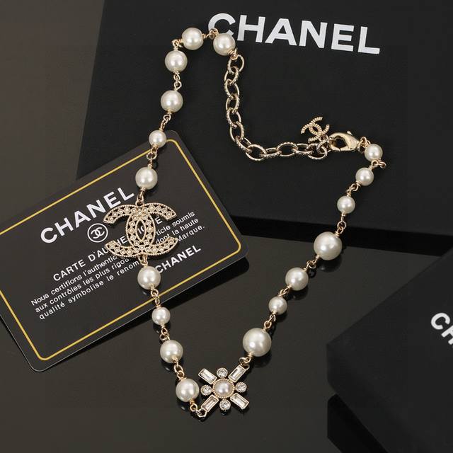 This latest Chanel double C pearl necklace is absolutely gorgeous! Exquisite an