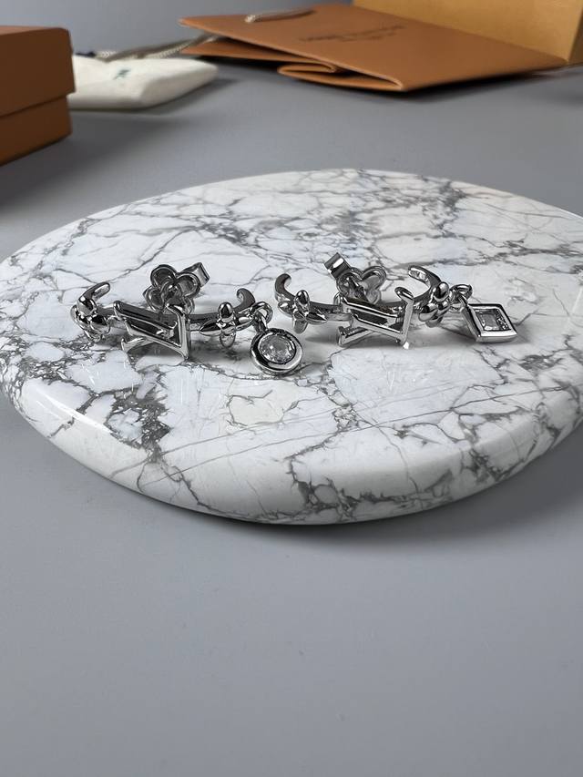 Lv New style earrings DDD