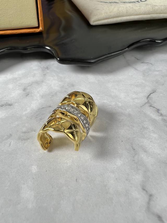 Lv Single Ear Clip DDD