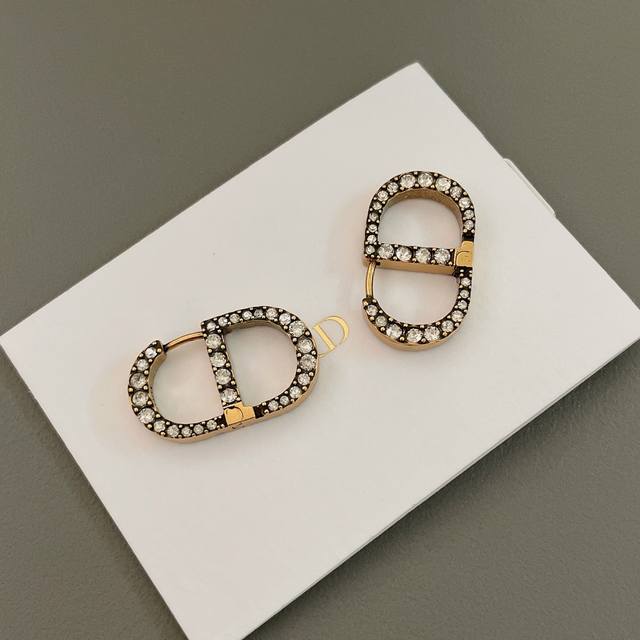 High-quality details as shown in the picture, my favorite design! Cd horizontal