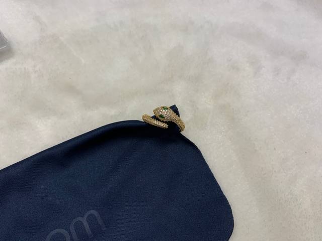 A batch M snake ring, fashionable classic style, snake-shaped ring bracelet, bir