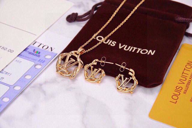 Necklace and Earrings p50 Original Earrings Hot and Stylish Louis Vuitton Earri