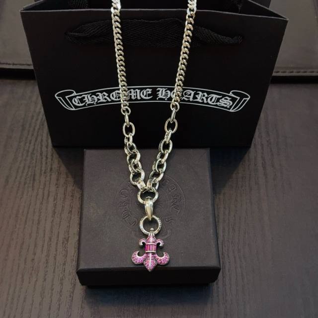 New boutique quality Chrome Hearts classic retro necklace, pink diamond scout f