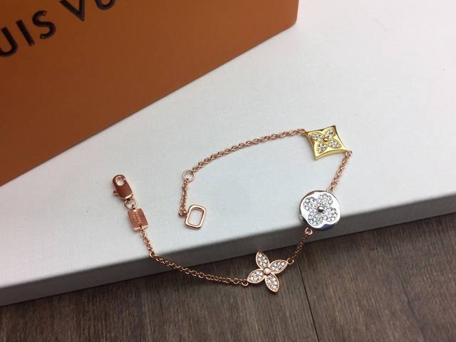 Louis Vuitton Idylle Blossom Bracelet - LV Diamond-set Tricolor Flower Bracelet.