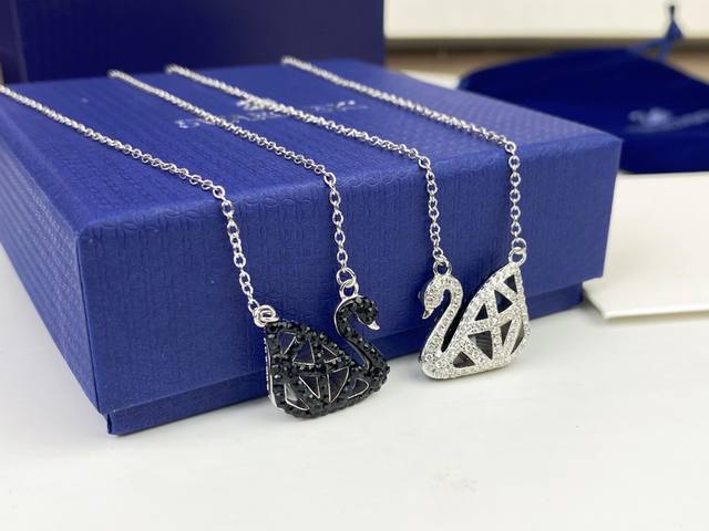 Swarovski Double-Sided Openwork Swan Necklace DDD