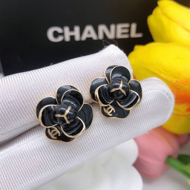 Item No. Xed0114 Z Batch Edition Chanel Black Camellia Earrings with Oil Drops.