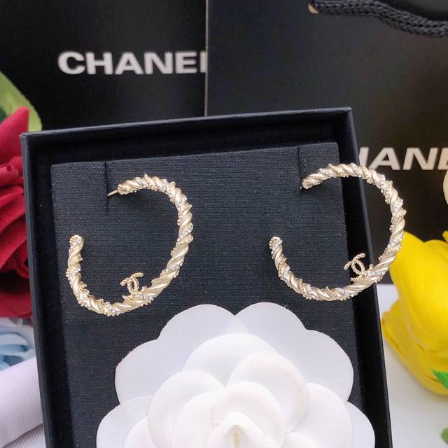 Item No. Xed0109 Chanel hoop earrings, classic double C design, perfectly propor