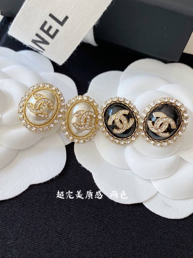 Item No. Xed0107 Black Item No. Xed0106 White Chanel New Oval Black and White P