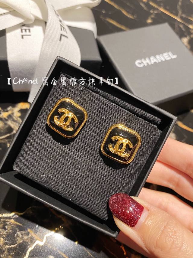 Item No. Xed0103 Chanel Black Dotted Square Double C Stud Earrings, High-end qua