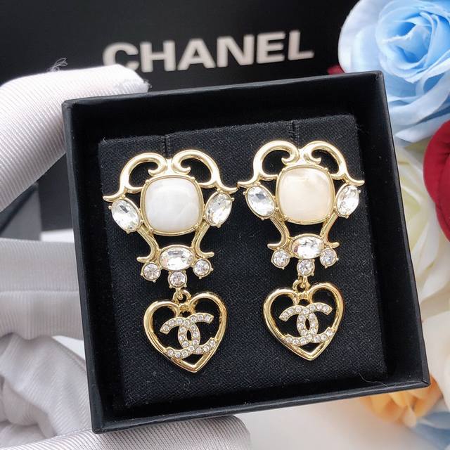 Item No. Xed0102 Chanel earrings with heart-shaped tassels and diamonds DDD