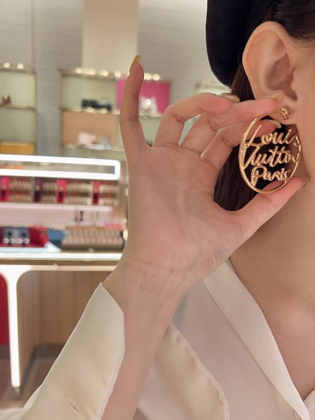 Item No. Led0431 Lv*Latest round smooth earrings, consistent with batch Z, brass