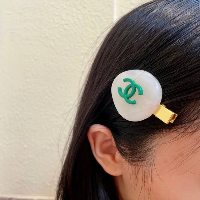 Chanel Candy-Colored Double C Hair Clip DDD