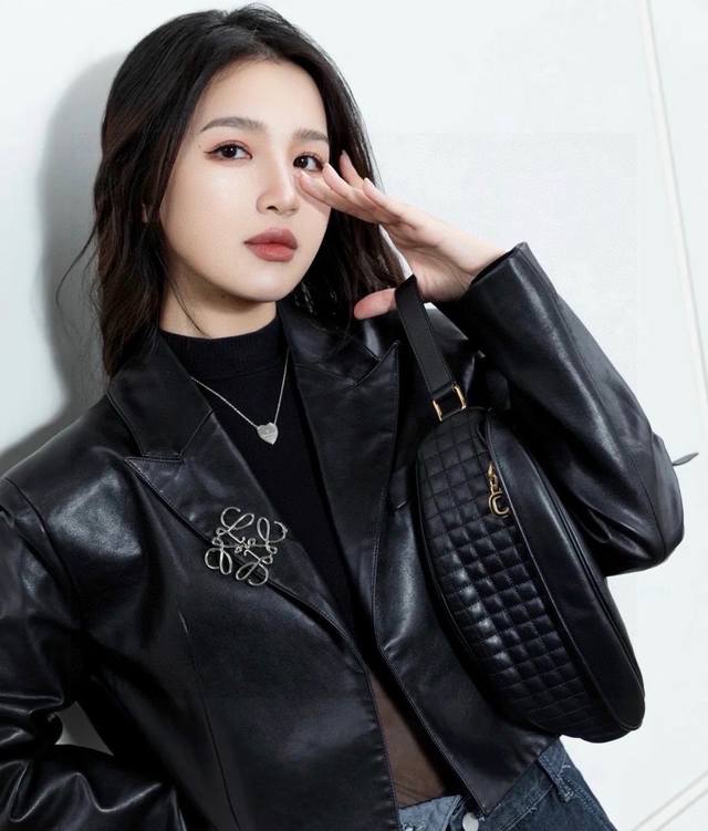 Loewe's new silver brooch exudes sophistication. Its simple lines make it incred