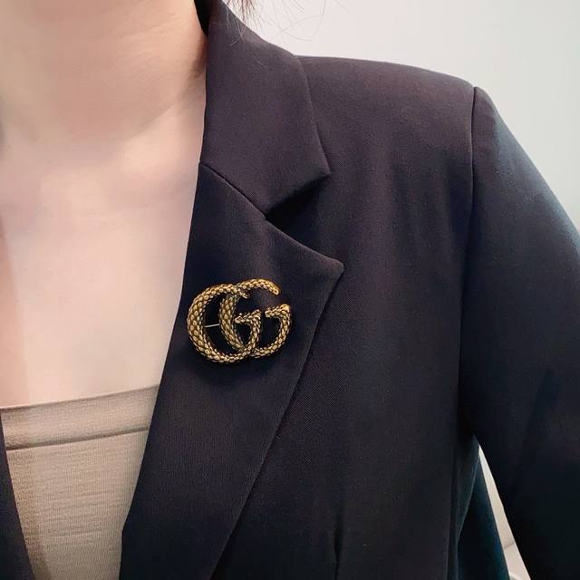 This new Gucci double G wheat ear vintage gold brooch is the most understanding