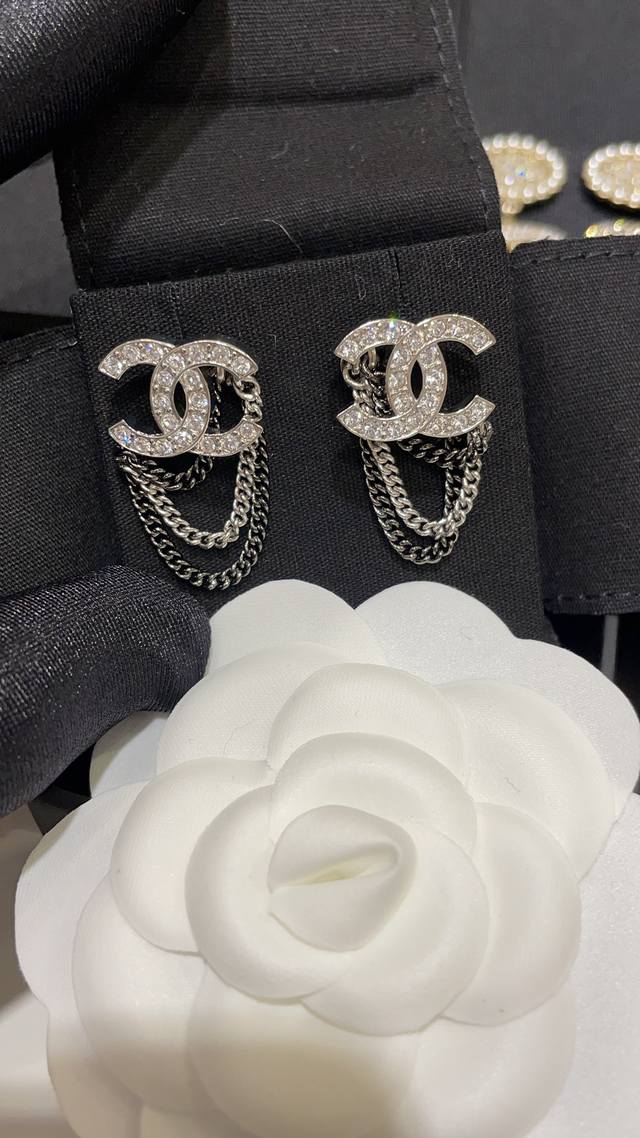 Item No. Xed0769 Black Item No. Xed0891 Gold New luxury double C full diamond t