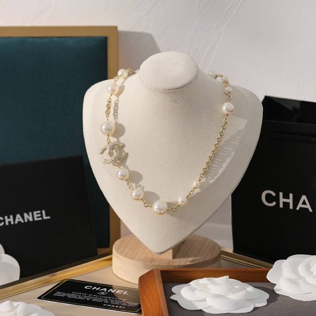 Item No. Xxl0084 Ch*Nel Latest style seed pearl necklace, identical to Zp, brass