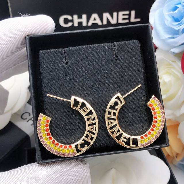 Item No. Xed0187 Chanel Earrings, Openwork Moon and Letter Design with Diamonds