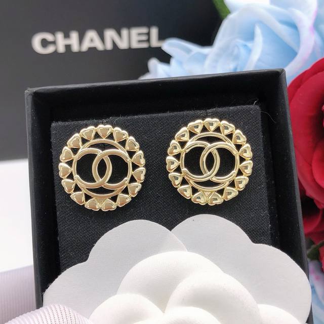 Item No. Xed0186 Chanel Heart-Shaped Round Stud Earrings DDD