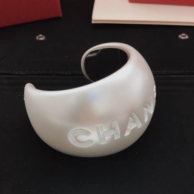 Item No. Xsz0063 Early Spring Holiday New Arrival 25C New Pearl White Acrylic Wi