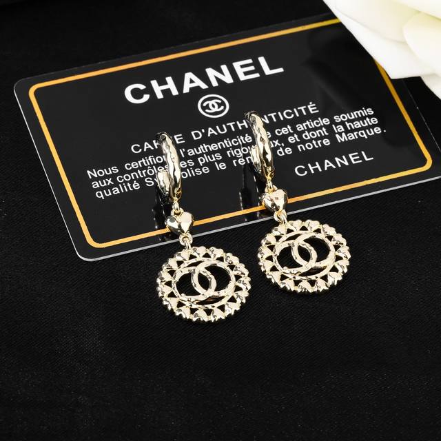 Chanel's new earrings are exquisitely crafted in every detail. The design is ab