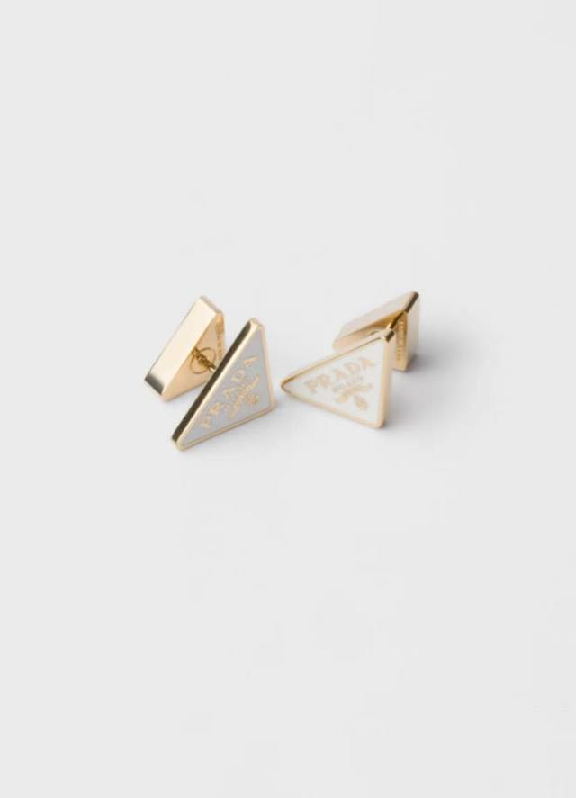 Prada's new triangle stud earrings are a hot seller, exquisitely designed and s