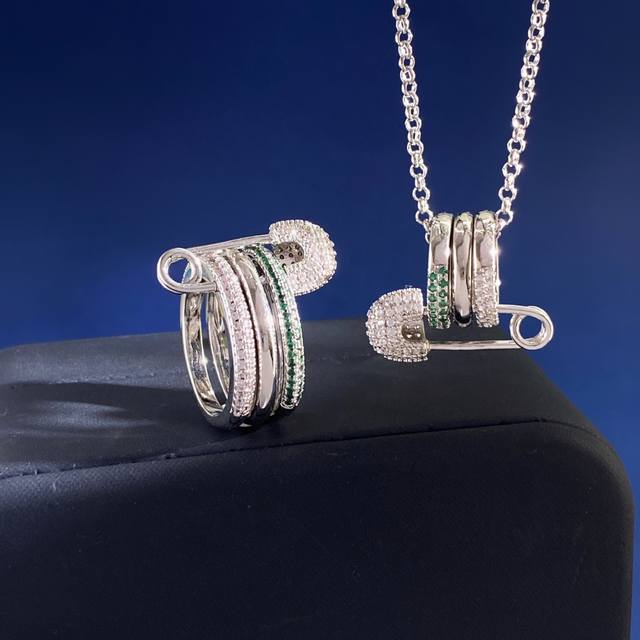Necklace Ring Set with Green Diamonds Apm Style Light Luxury Fashion Sparkling