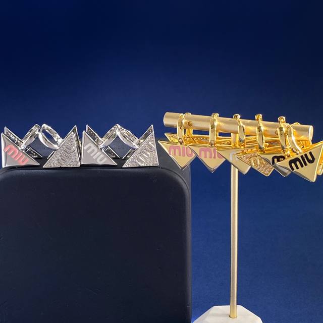 Miumiu high-end fashion and unique double-sided design, one side full of diamond