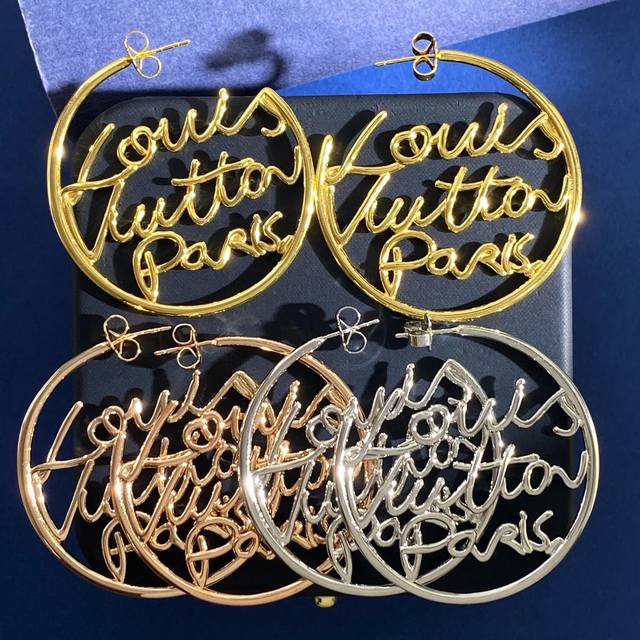 Lv Script Louis Vuitton New High-End Artistic Design Letter Line Metal Smooth Ro