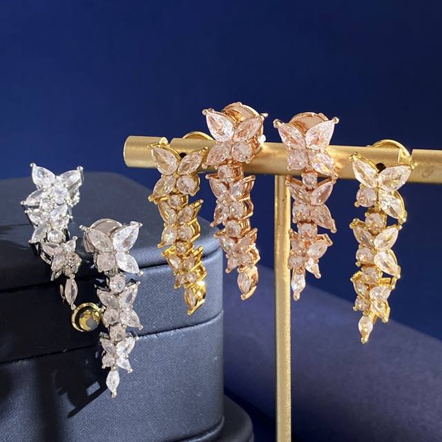 Tiffany & Co. Tfn Sparkling, Exquisite, Fashionable Tassel Long Marquise Diamond