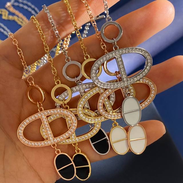 Hermes European and American Fashionable Individual Full Diamond Pig Nose Penda