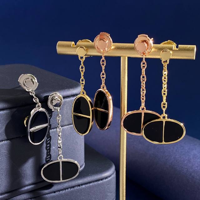 Hermes Fashionable and Individualistic Asymmetrical Oval Pig Nose Earrings in B