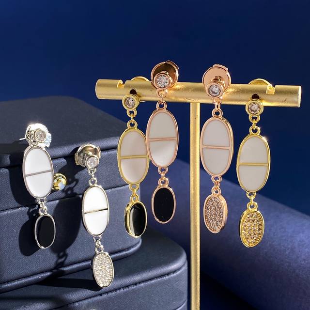 Hermes Fashionable and Light Luxury Round Small Zircon Pendant Vertical White D