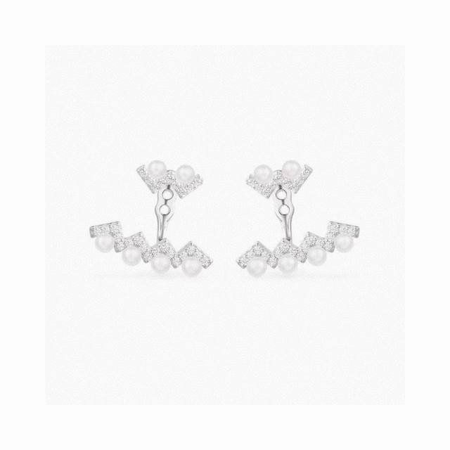 Apm Monaco Z-shaped wave pearl earrings, featuring natural freshwater pearls. A