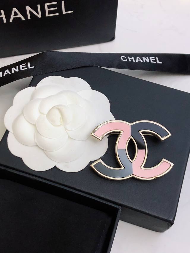Chanel's new brooch, real details presented on the official website homepage, n