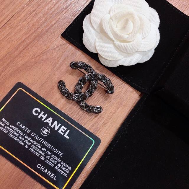 Chanel double C black brooch, the highest quality replica on the market! 1:1 re