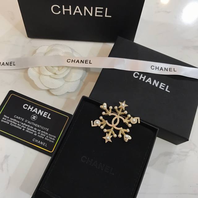 Chanel's best-selling snowflake brooch is now available! Exclusive high-end qua