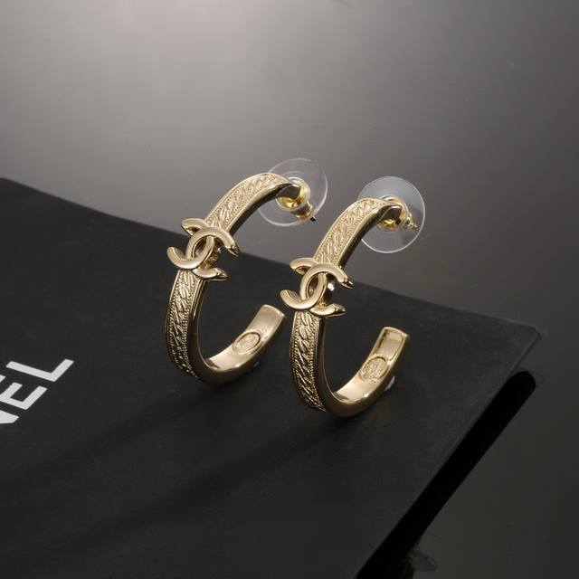 Chanel's hottest gold stud earrings, the most classic style, without a doubt. Th