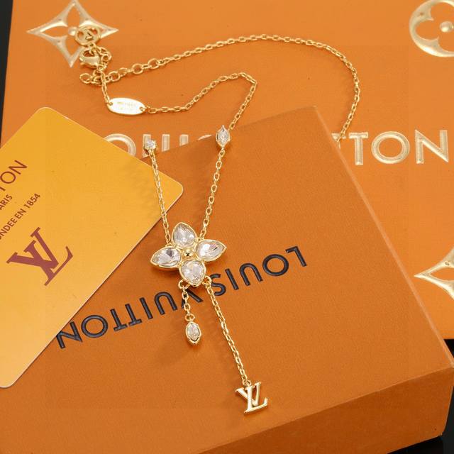 Louis Vuitton Letter Necklace: Crafted with exquisite craftsmanship, the polish