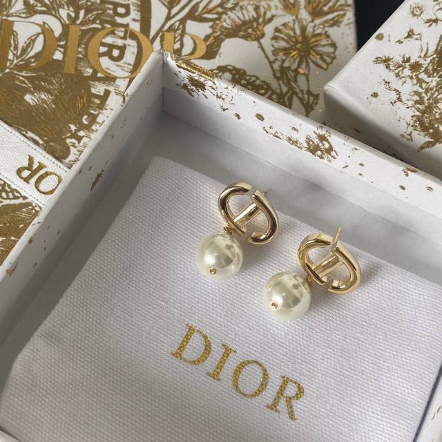 Dior Tassel Letter Pearl Bestselling Stud Earrings - Extremely Beautiful! Celebr