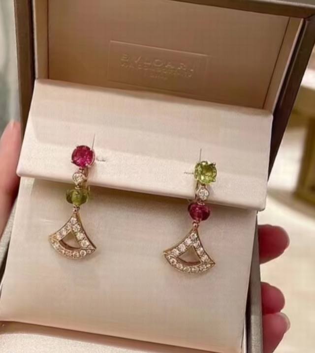 Zhong Chuxi and Zhao Lusi's same style earrings, colorful fan-shaped stud earri