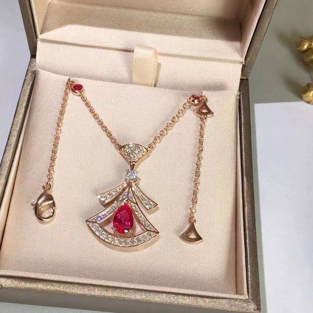 Selling like hotcakes! Bulgari Magnificent Inspirations Sexy 3D Soleil Noble Re