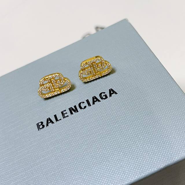 Balenciaga's "King of Earrings" collection is now available at boutiques! Simple