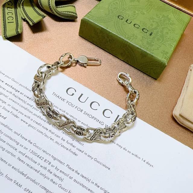 Gucci Recommended New Arrival: This latest classic Gucci bracelet is exquisite.