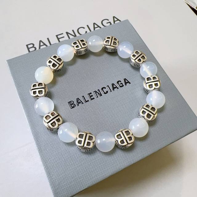 Exquisite replica of natural white tridacna shell Balenciaga bracelet in Thai s