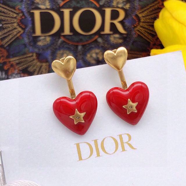 Item No. Ded0189 Di0R New Heart-Shaped Earrings Featuring a striking vintage gol