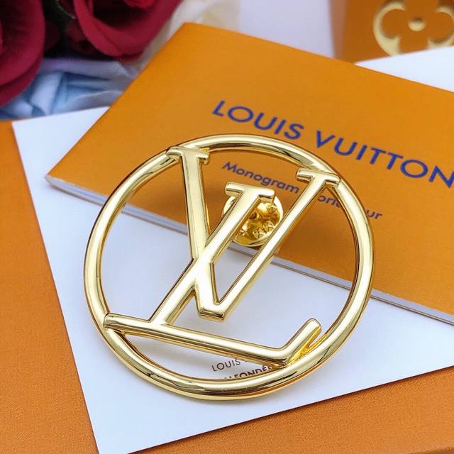 Item No. Lxz0002 Lv*Latest round brooch, identical to Zp, brass material DDD
