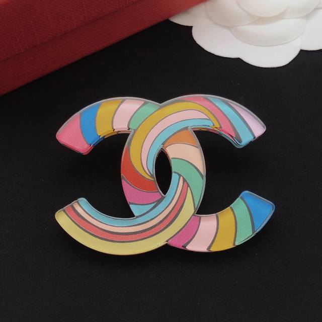 Item No. Xxz0202 Ch*Nel Latest Acrylic Colored Brooch, Consistent with Zp, Bras