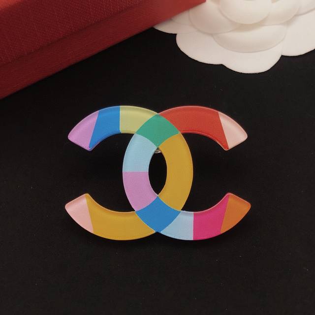 Item No. Xxz0084 Ch*Nel Latest Acrylic Colored Brooch, Same as Zp, Brass Materia