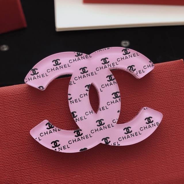 Item No. Xxz0181 Ch*Nel Latest Acrylic Pink Brooch, Same as Zp, Brass Material D