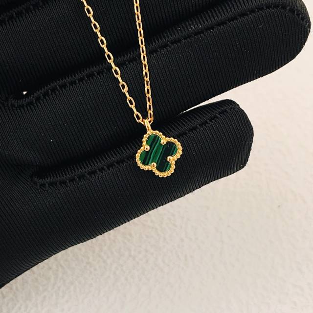 Vancleef*Arpel* Latest gold mini green mother-of-pearl necklace, made of the sam
